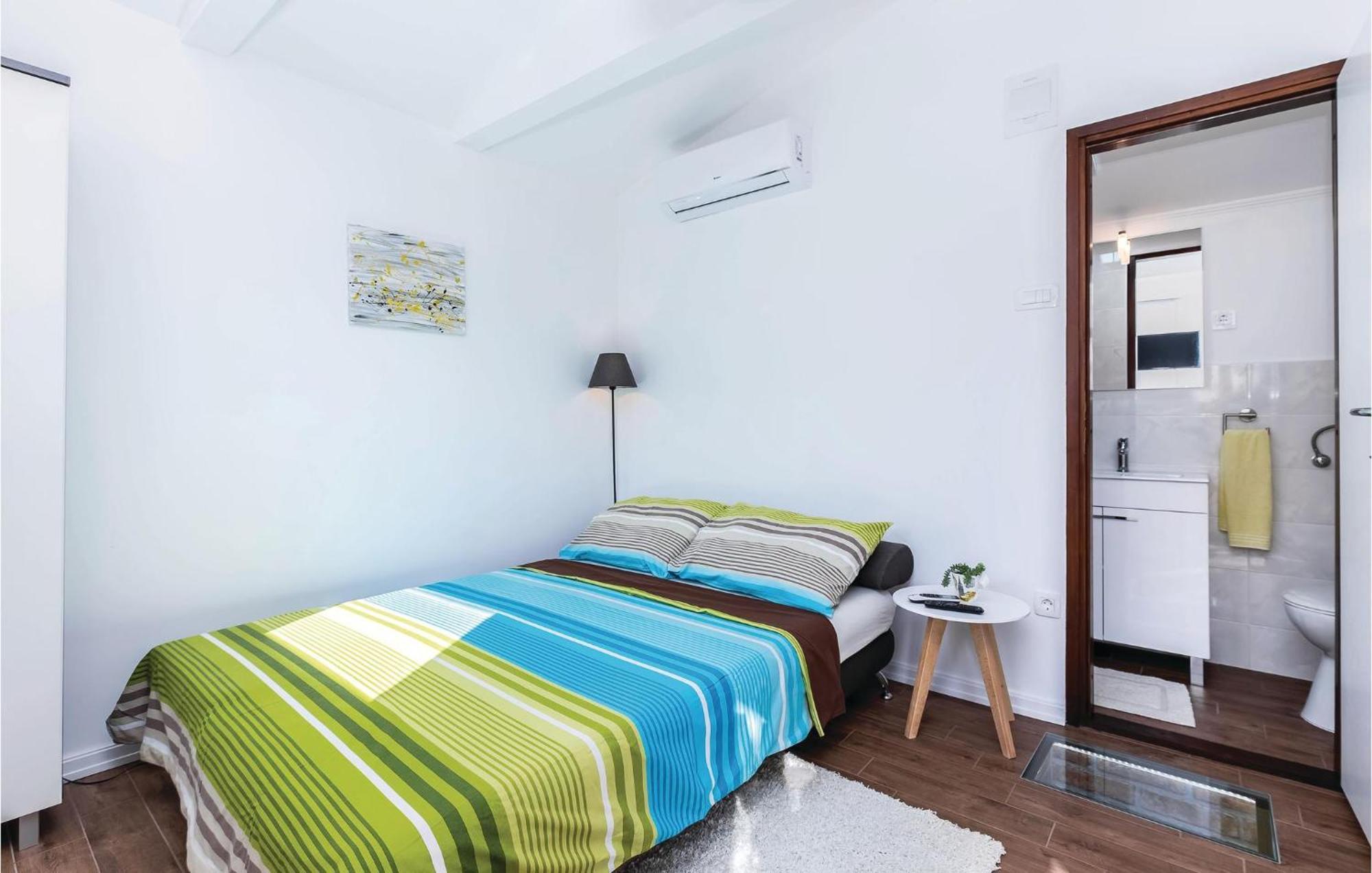 Cozy Home In Smrika With House A Panoramic View Exterior photo