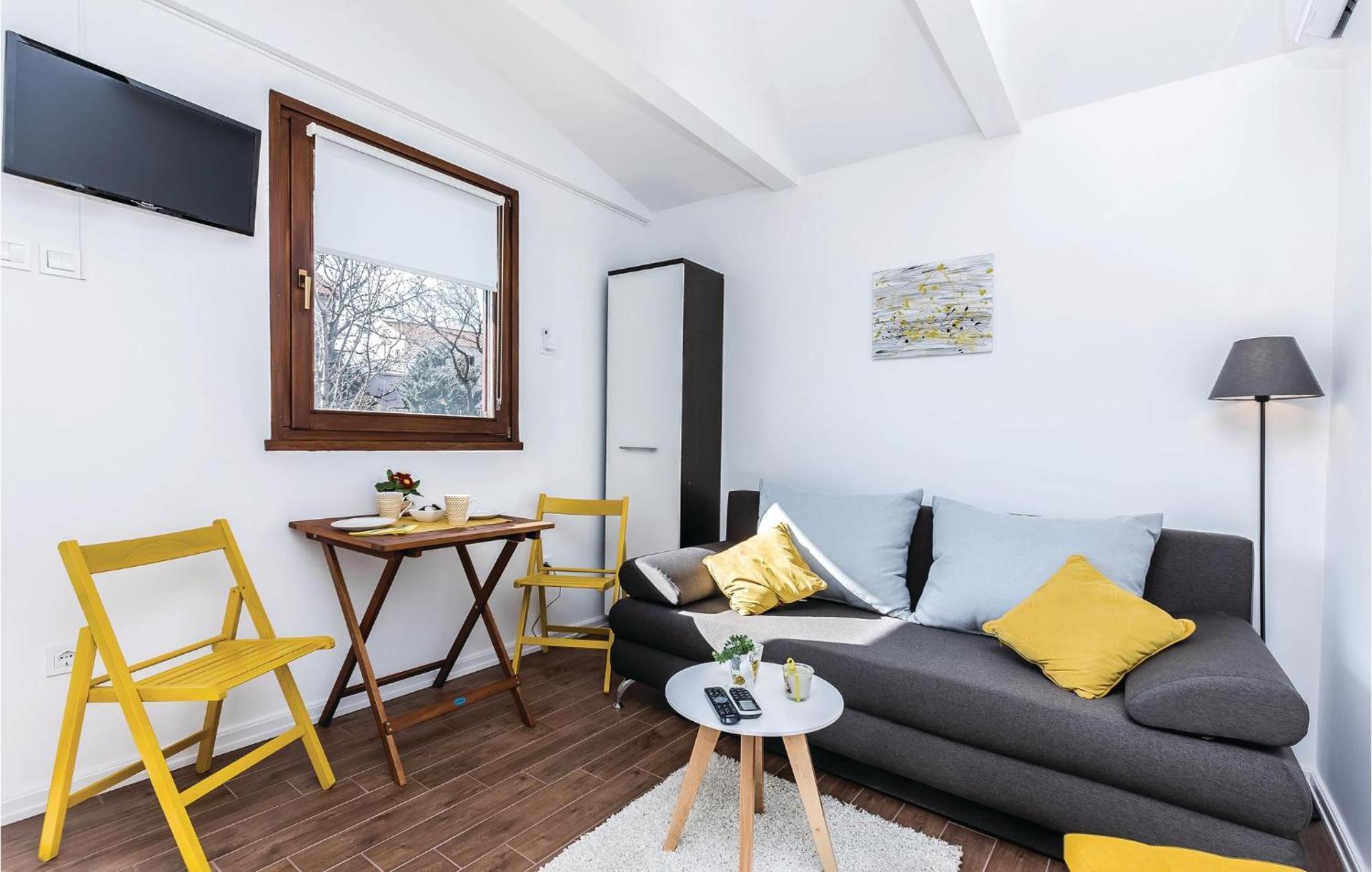 Cozy Home In Smrika With House A Panoramic View Exterior photo