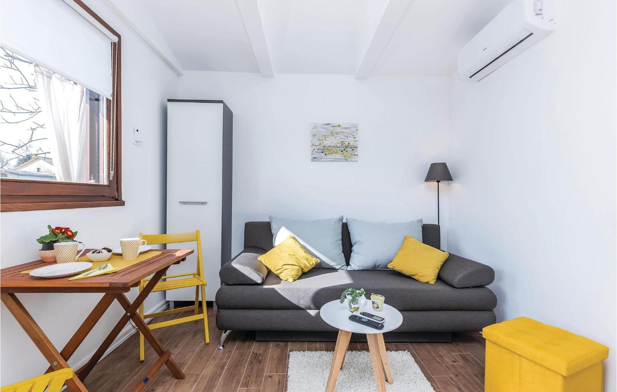Cozy Home In Smrika With House A Panoramic View Exterior photo