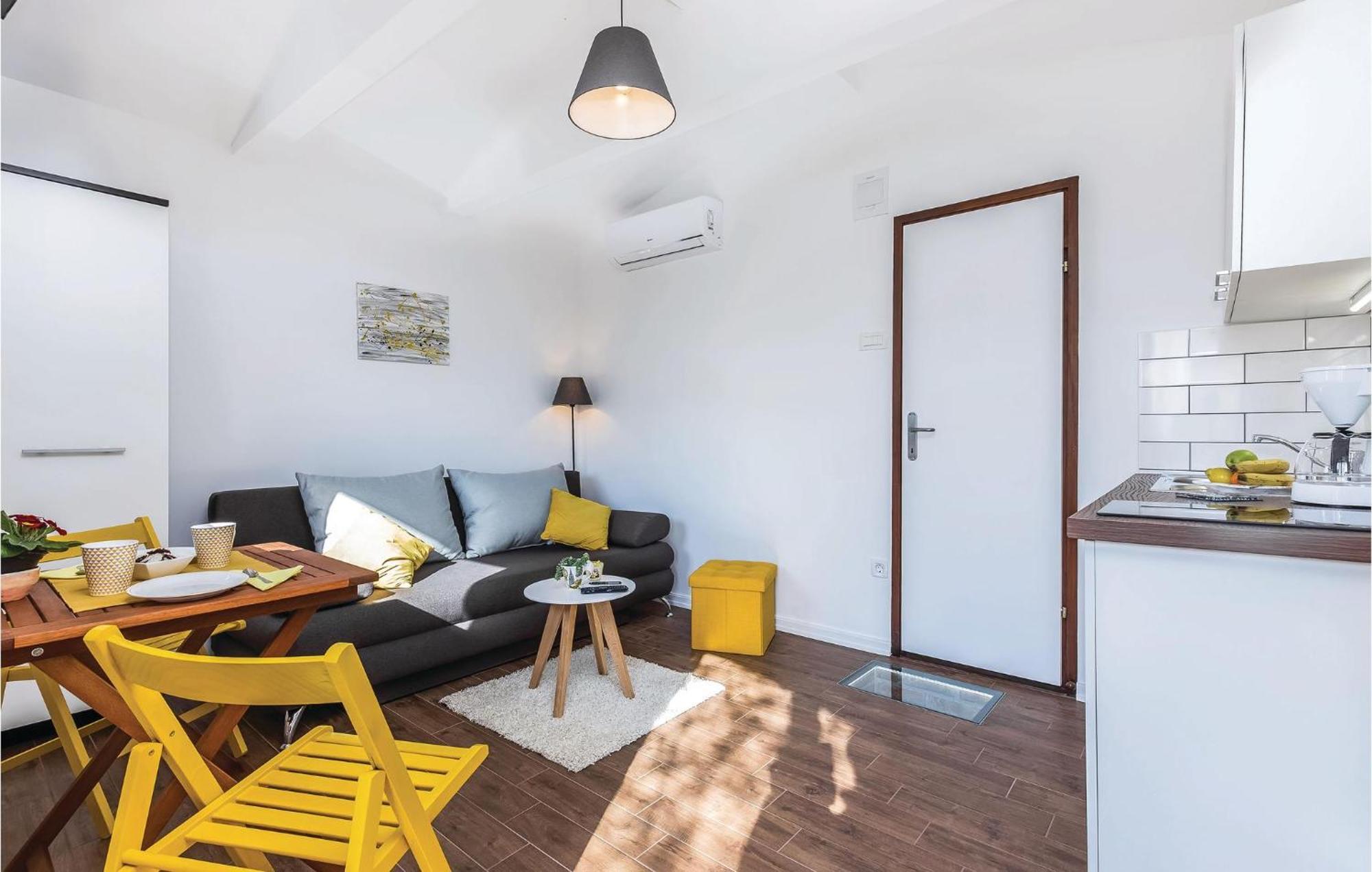 Cozy Home In Smrika With House A Panoramic View Exterior photo